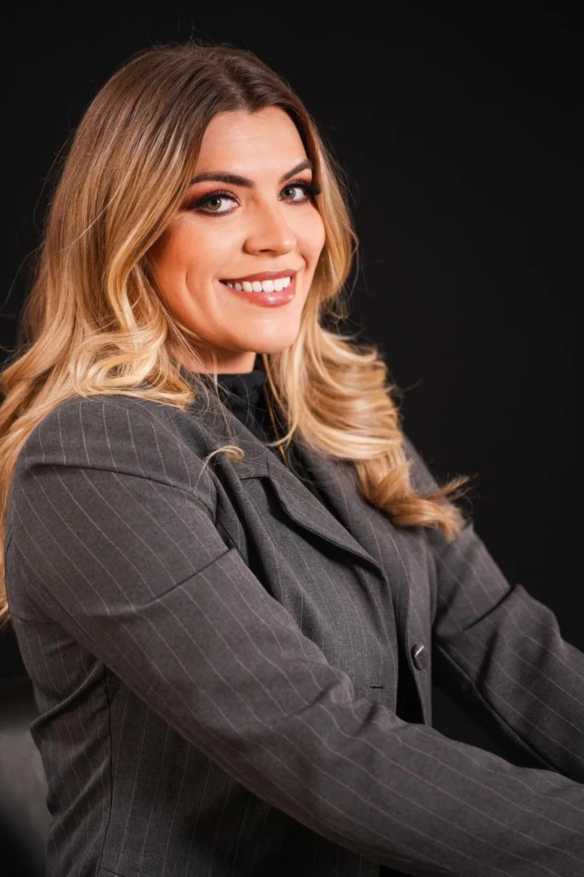 Dra. Laura Milléo, advogada especialista e fundadora da LM Advocacia em Curitiba